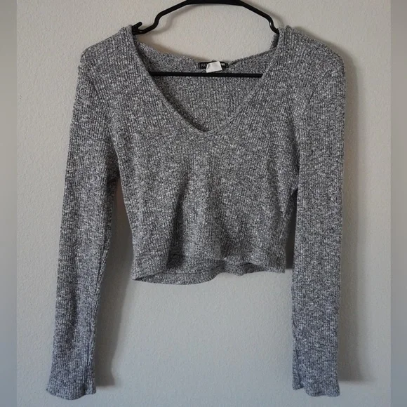 Hooded sweater knit crop top - Picture 1 of 3